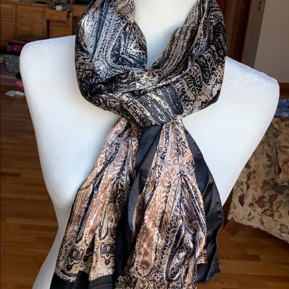 Chico’s printed scarf 🌹